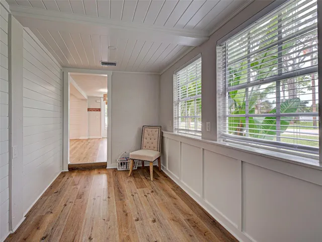 FRONT BONUS ROOM - DINETTE AREA, HOME OFFICE, HOBBY ROOM.