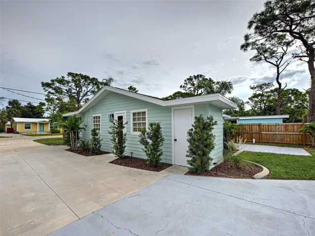 SIDE VIEW- DOOR ON RIGHT IS LAUNDRY CLOSET.