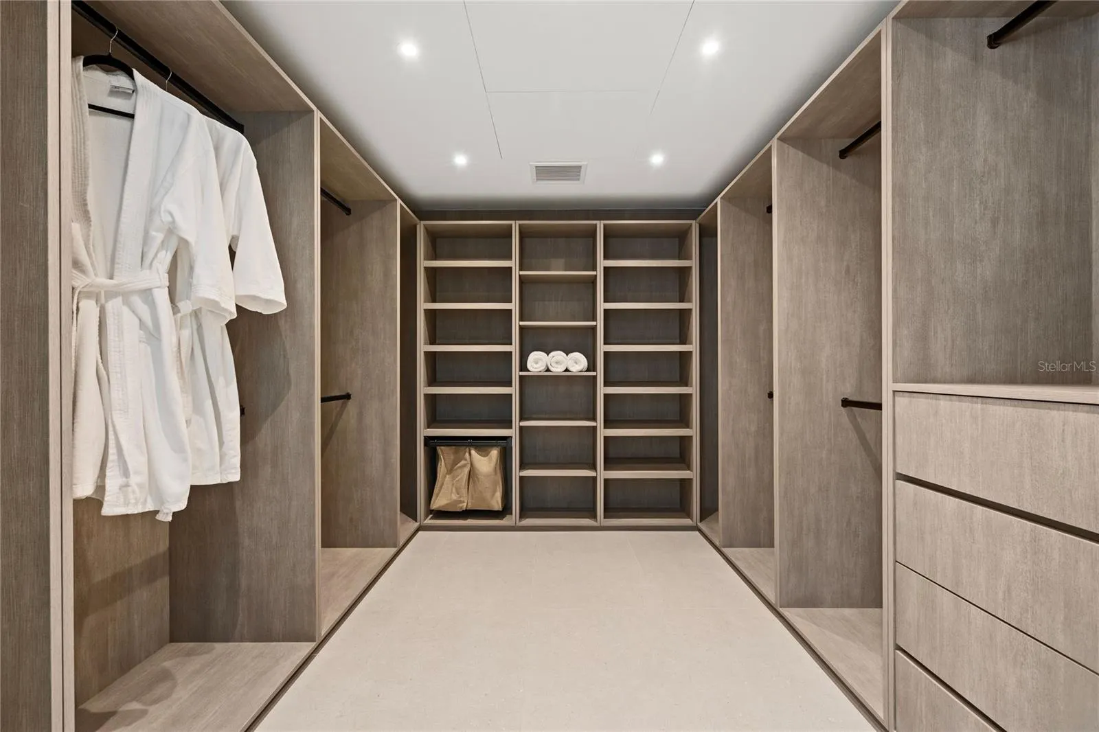 Primary Closet (Hers)