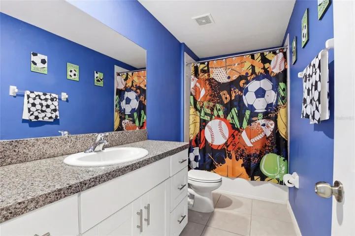 Upstairs Seconday Full Bathroom