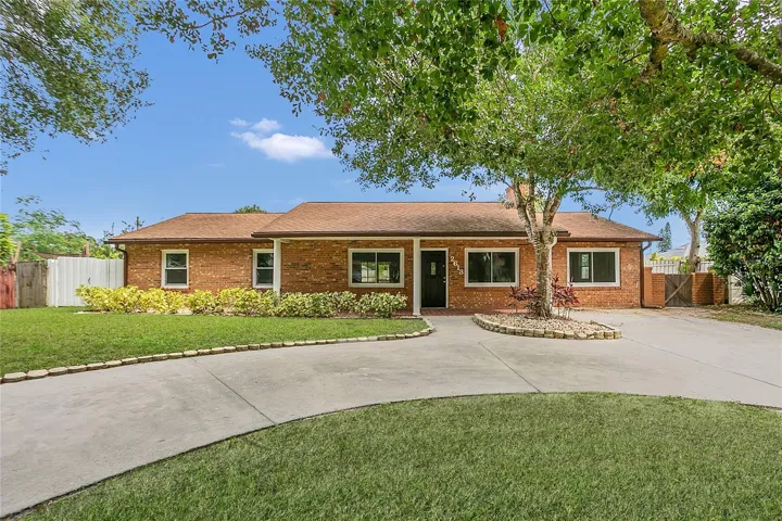 2613 Travelers Palm Drive