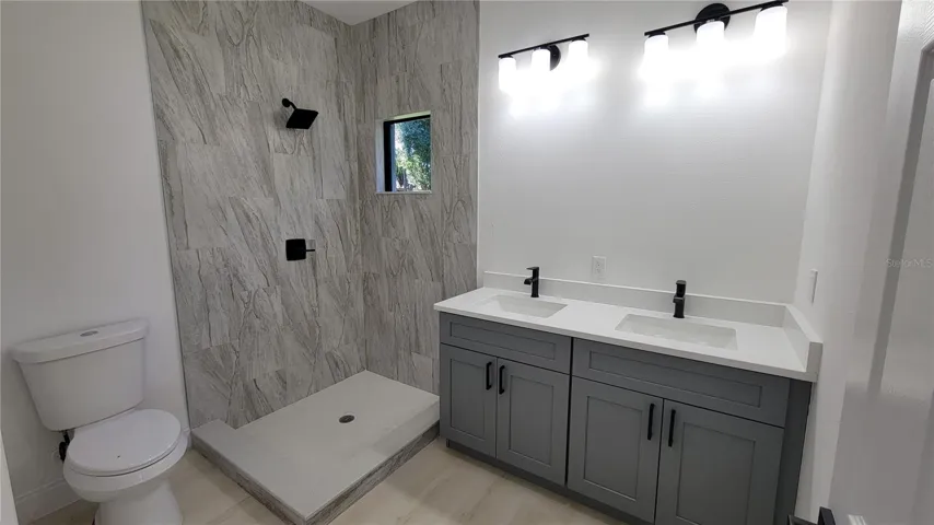 Master Bathroon