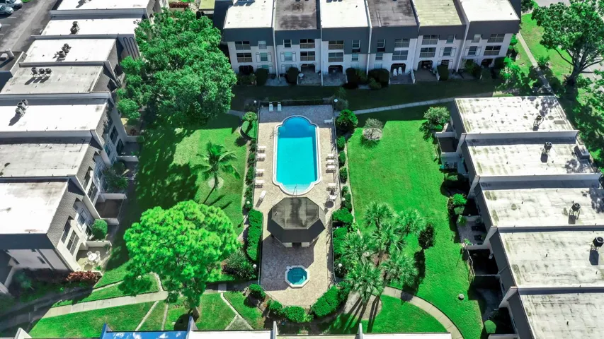 Glistening pool!