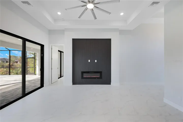 Living Room with fireplace