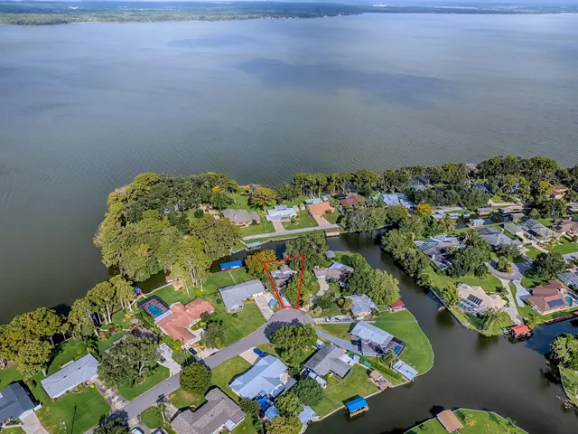 CHAIN OF LAKES! Home is 3rd house from Lake Eustis entrance