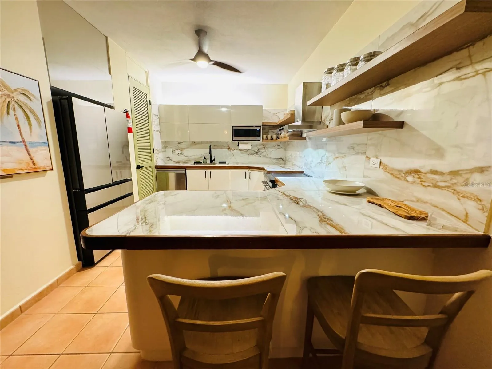 Fully equipped kitchen