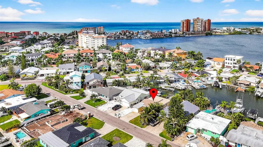 Waterfront 3 Bedroom Home Close to the Beach