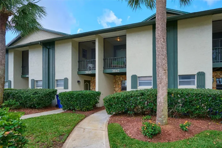 2 bed, 2.5 bath condo with well-maintained grounds