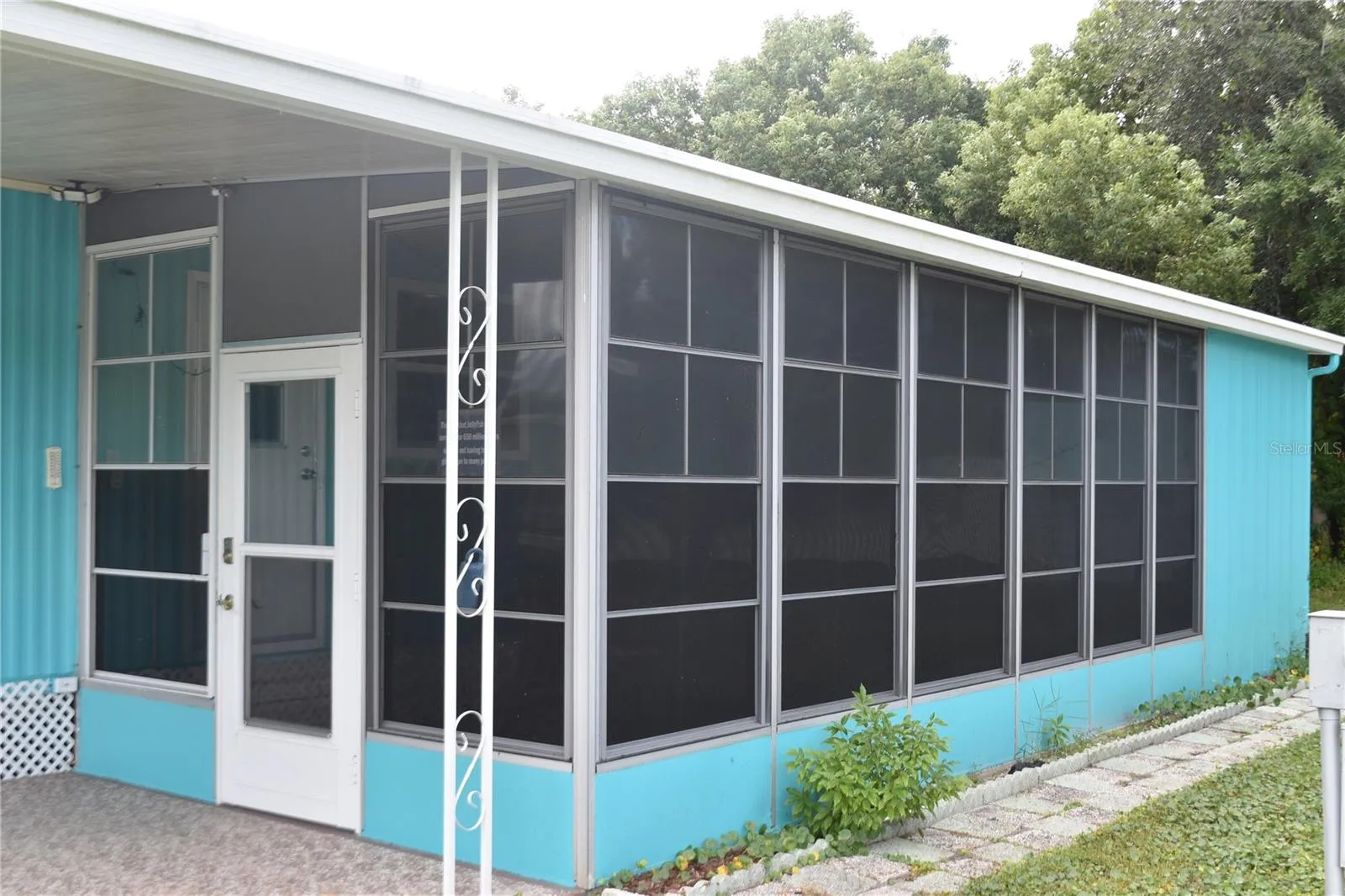Carport/enclosed Floriday room