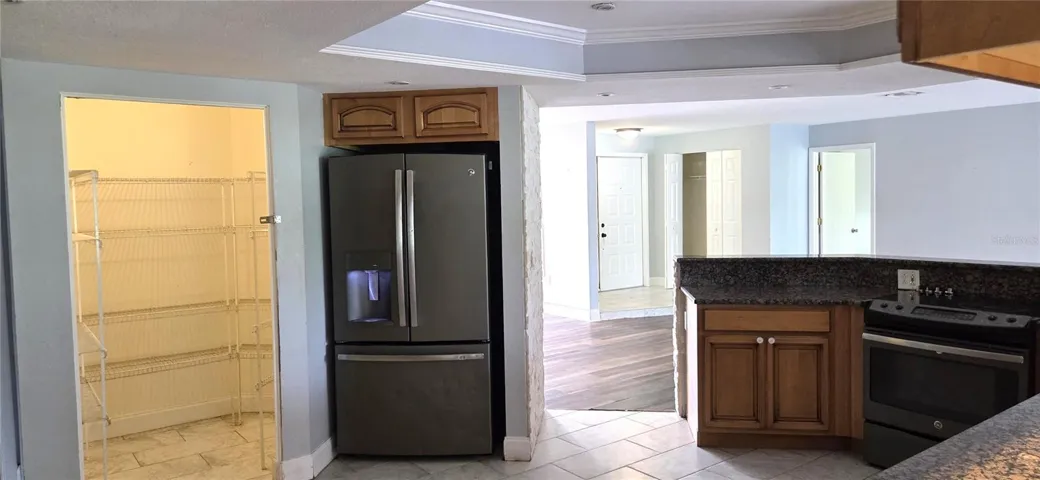 Kitchen & Walk-in Pantry