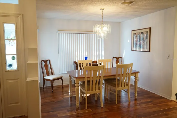 dining room is right here