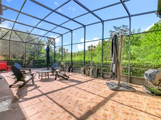 HUGE Screened Lanai!