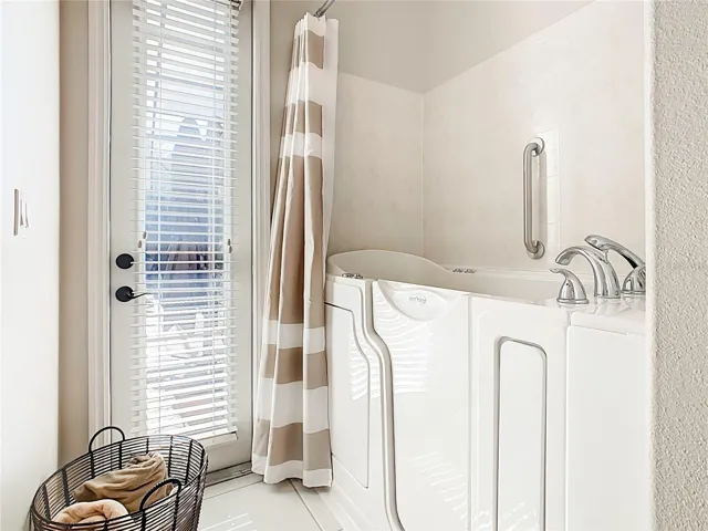 Therapeutic Jetted Tub. Shower Capabilities