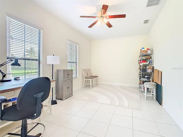 Flex Room. 21'4" x  11'8".