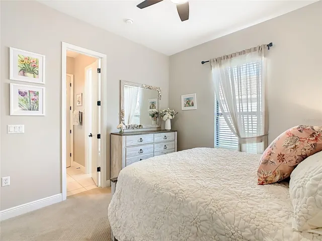 Bedroom 4 w. Jack & Jill Bathroom