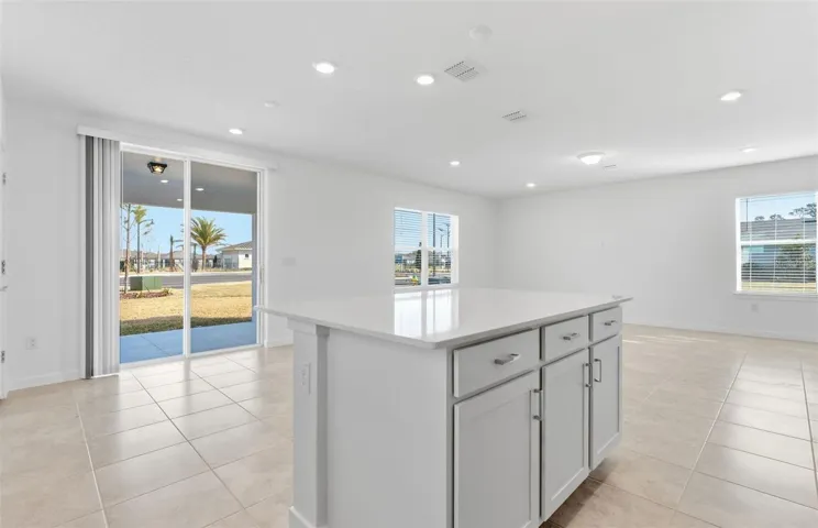Center Island w/Storage