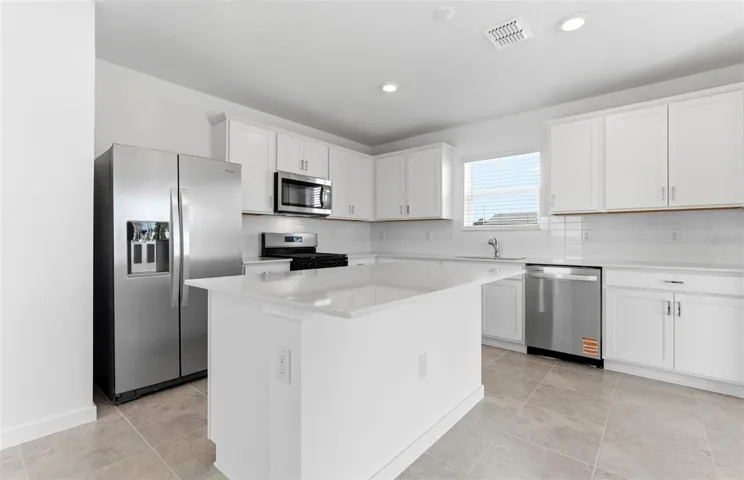 Stylish Kitchen w/Whirlpool Stainless Steel Appliances