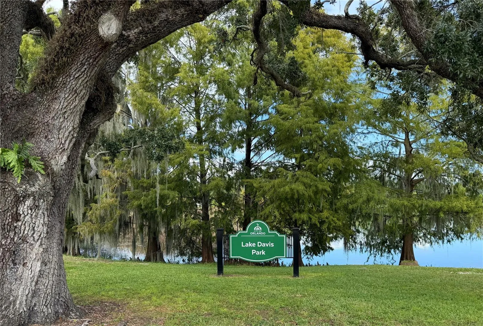 3 blocks from Lake Davis.