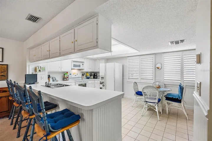 Eat-in kitchen