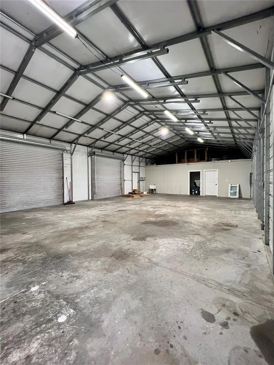 4 huge bays in workshop