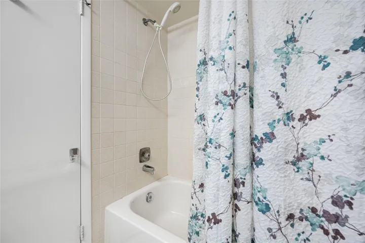 En Suite with Tub Shower