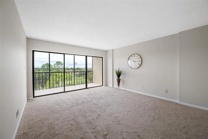 Living aea with direct access to lanai overlooking golf course