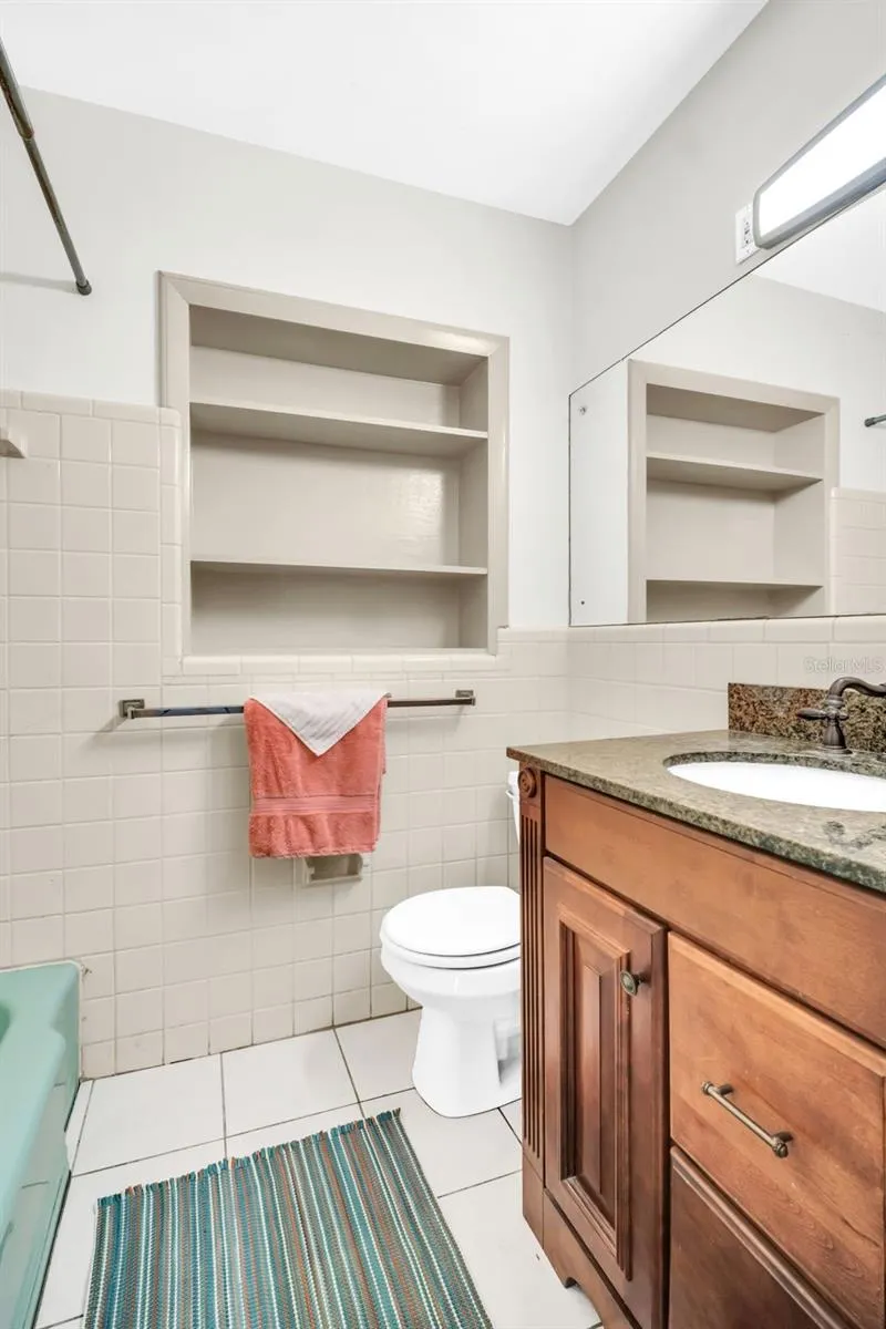 Bath 3 with built ins and tub/shower combo