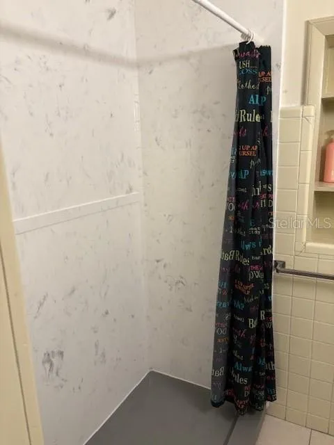 3rd Bathroom/Hall