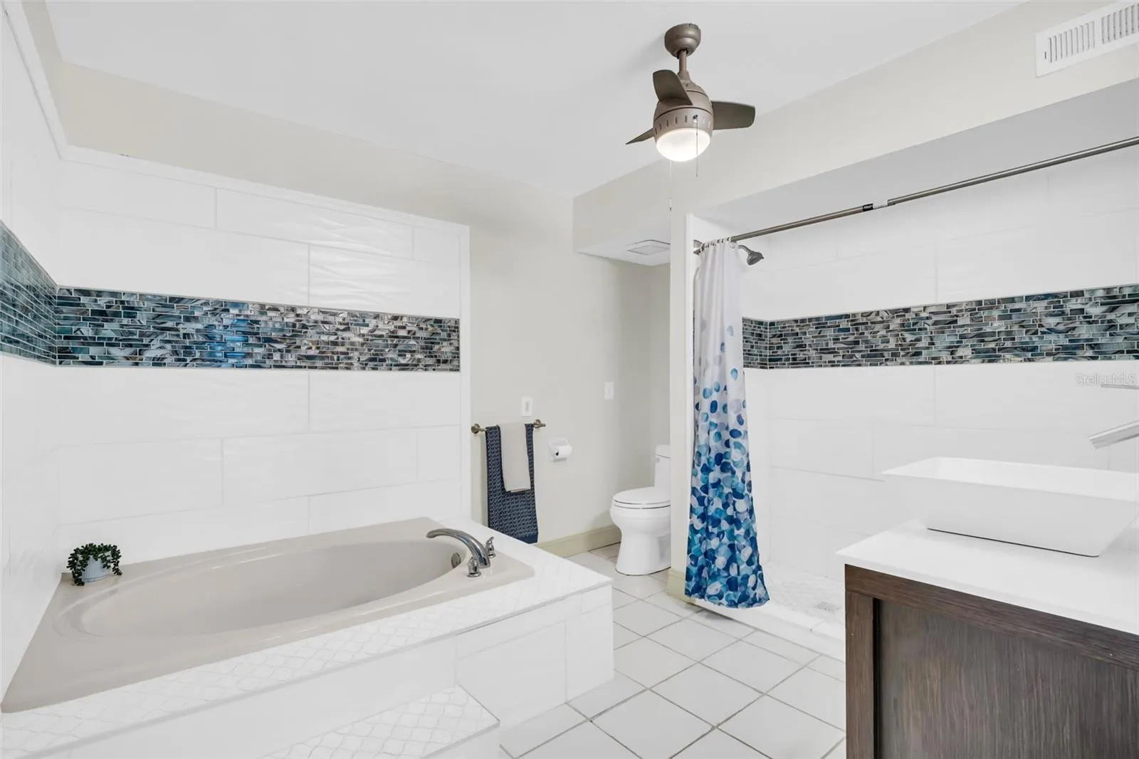 Primary Ensuite Bath