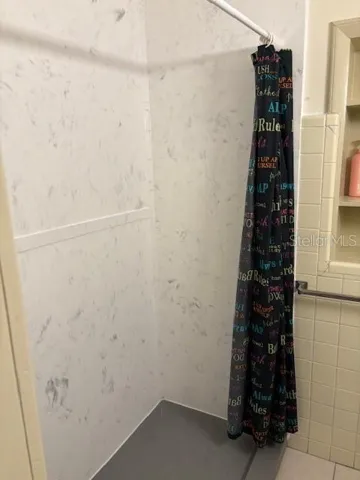 3rd Bathroom/Hall