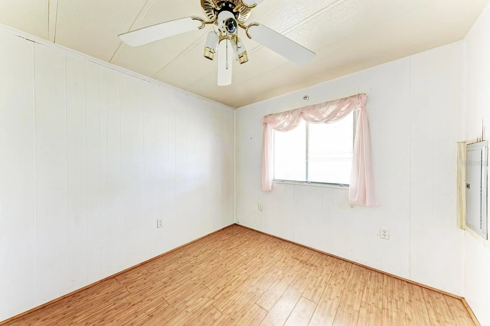 Guest bedroom