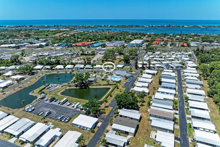 Notice the top of the picture. You'll be 10-15 minutes away from a beach !!