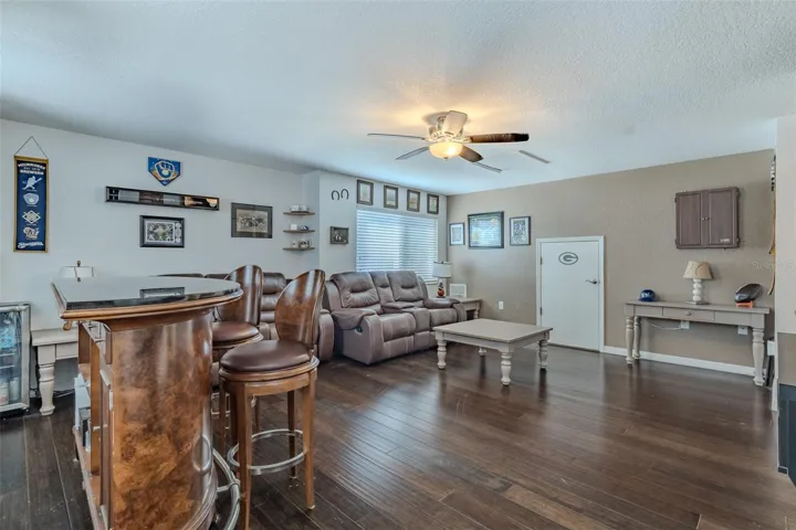 5th Bedroom/Bonus Room w/full bath