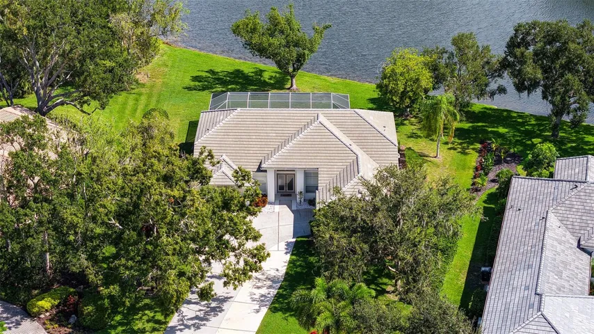 Expansive driveway