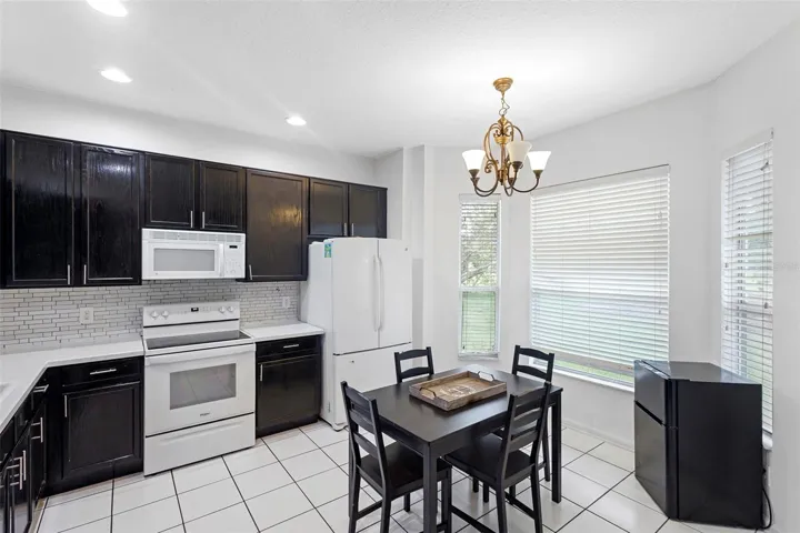 SPACIOUS KITCHEN