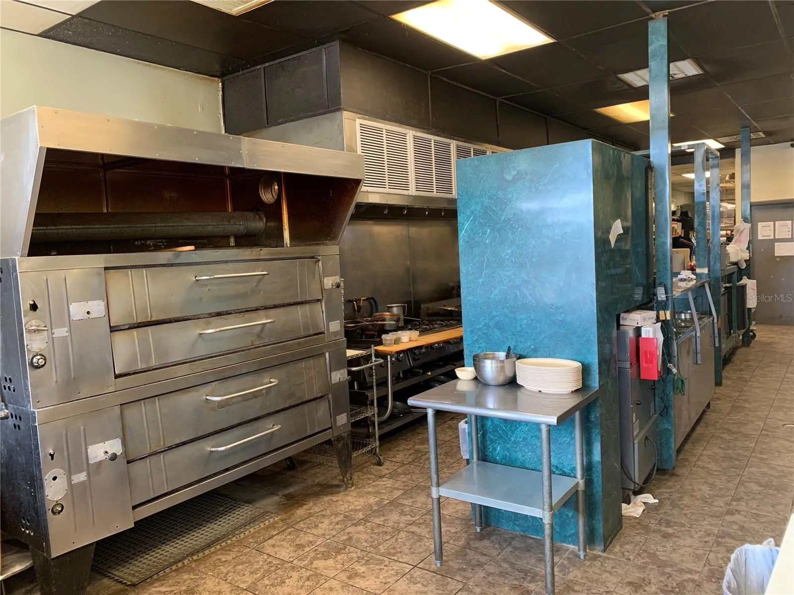kitchen burners and pizza oven