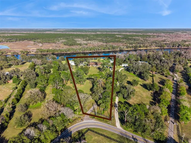 5 Full acres with hundreds of waterfront on the St Johns River