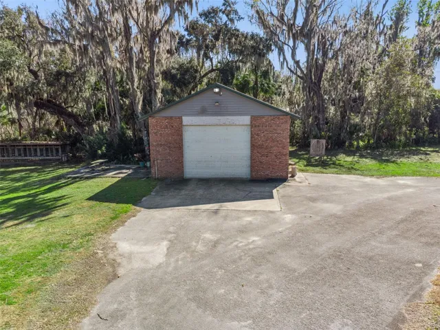 Detached Garage