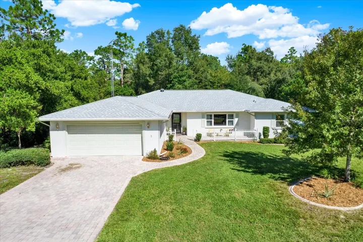 Spacious drive way with great curb appeal