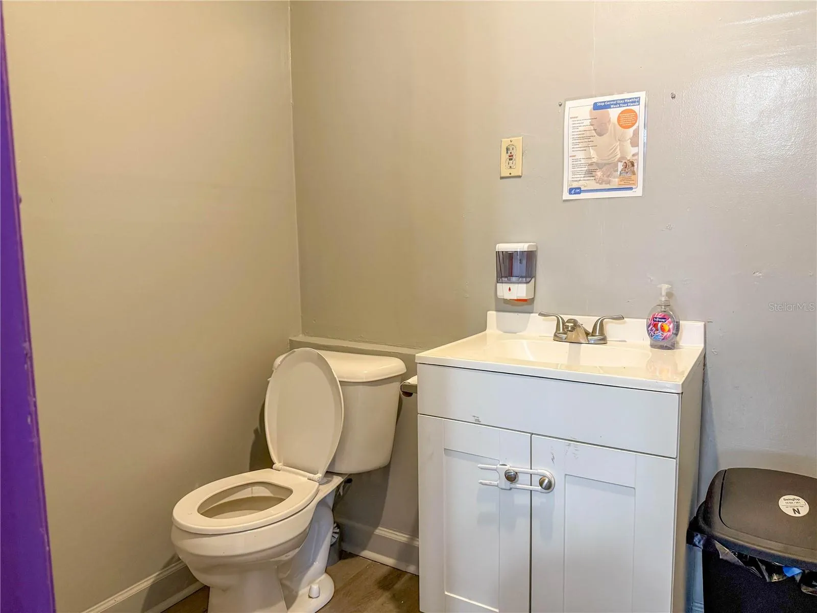 full bathroom 1b