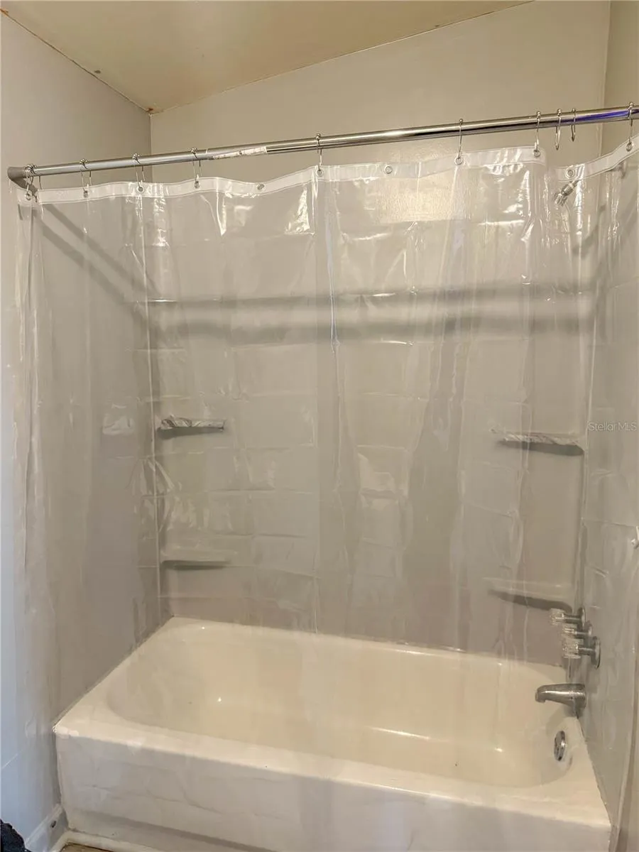 full bathroom 1f