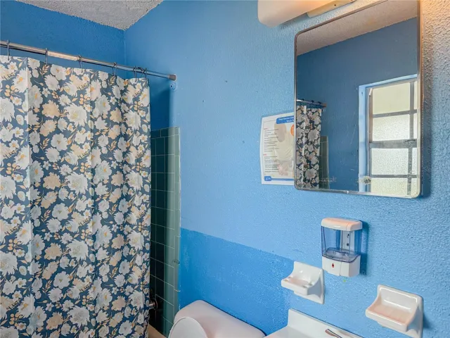 full bathroom 1b
