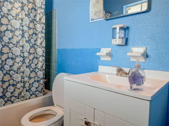 full bathroom 1c
