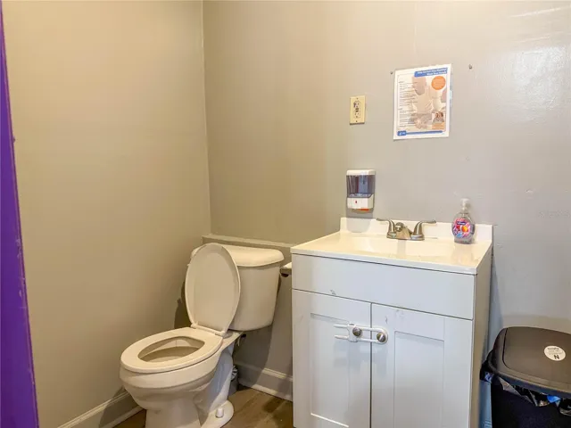 full bathroom 1b