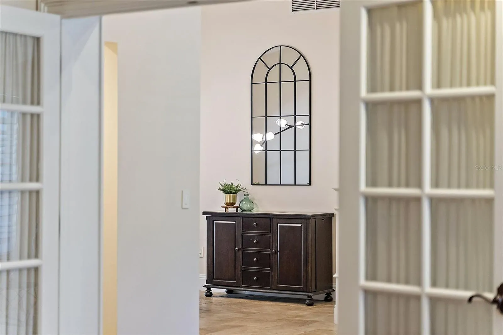 1st Floor Bedroom (frenchdoor entry)