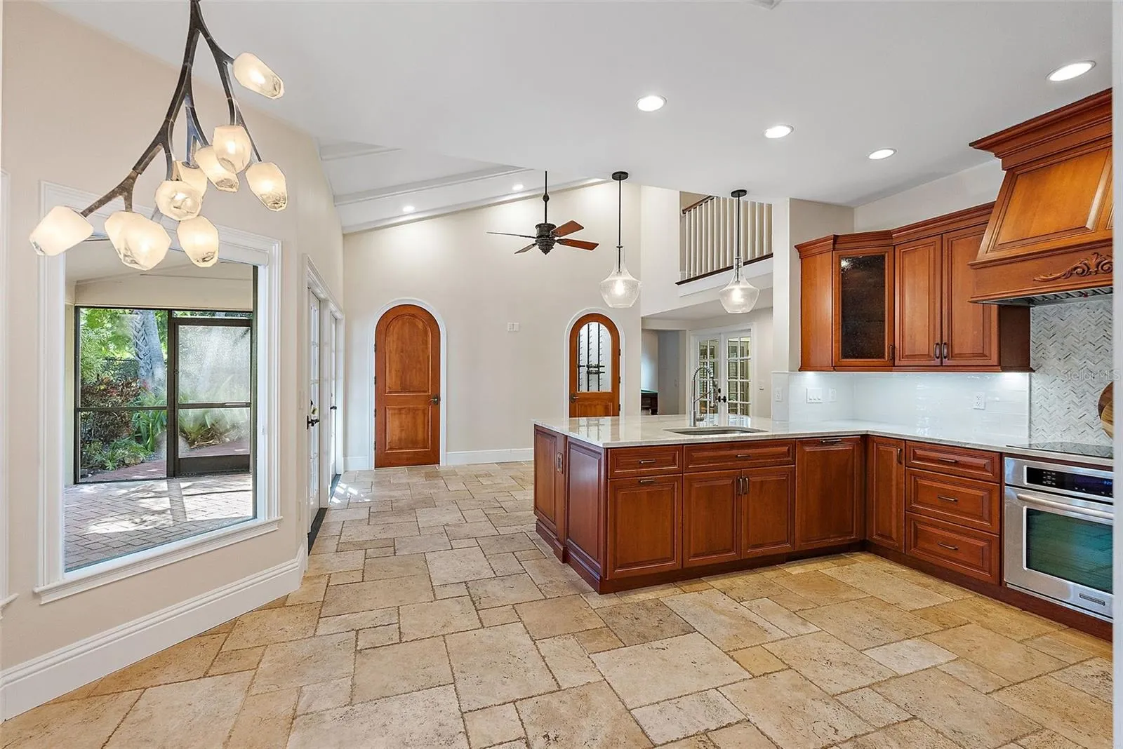Kitchen w/ Breakfast Nook