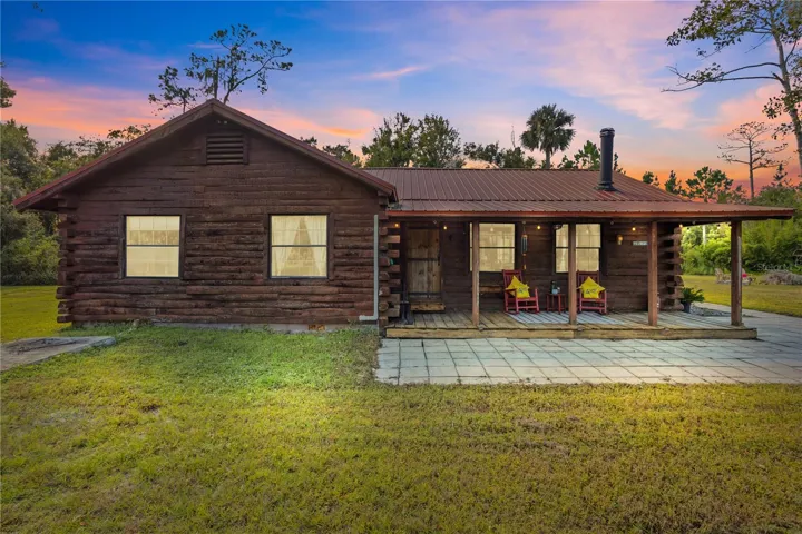 MODERN LOG CABIN HOME