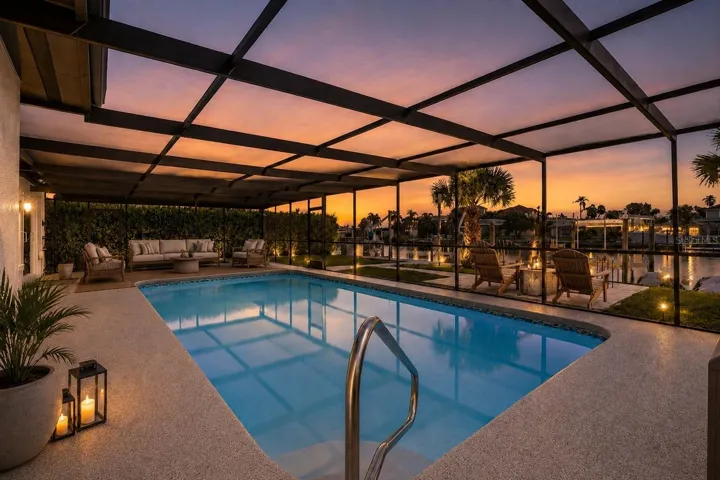 Screened patio pool