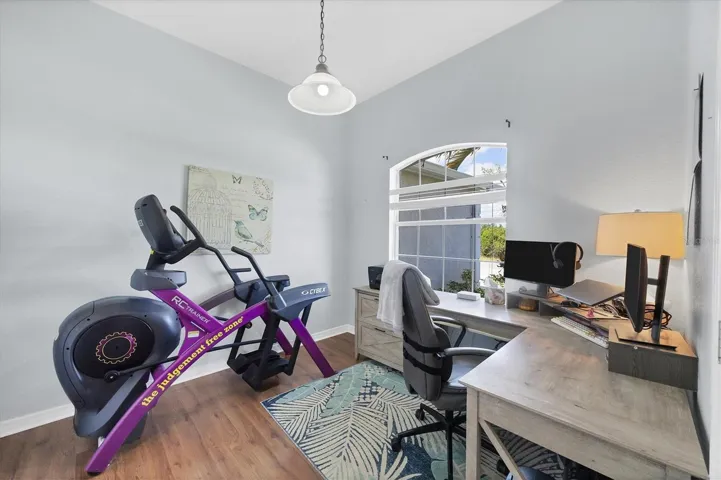Flex room that could be a 4th bedroom