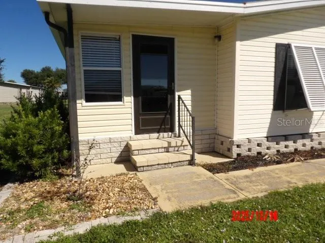 Outside entrance into the family room/another Bonus Room